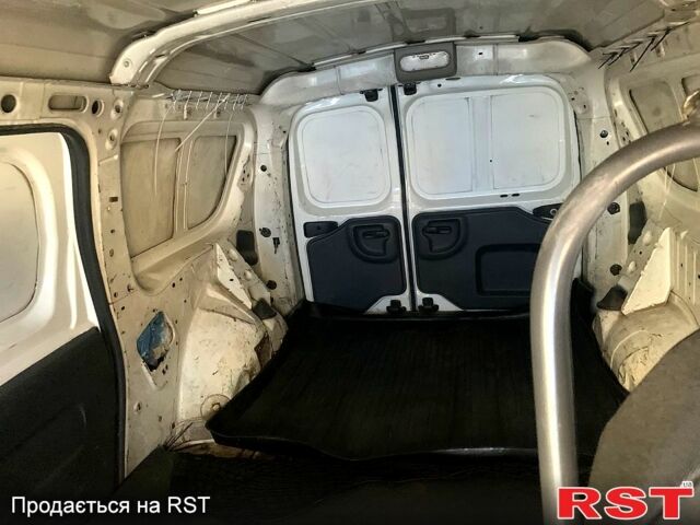 Рено Логан, объемом двигателя 1.5 л и пробегом 189 тыс. км за 3999 $, фото 5 на Automoto.ua