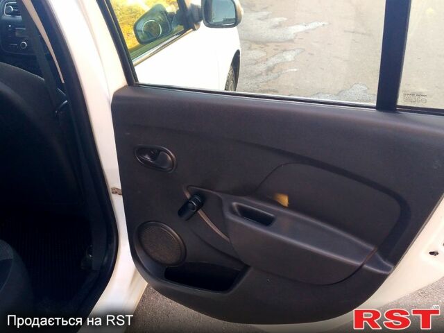 Рено Логан, объемом двигателя 1.5 л и пробегом 306 тыс. км за 6600 $, фото 4 на Automoto.ua