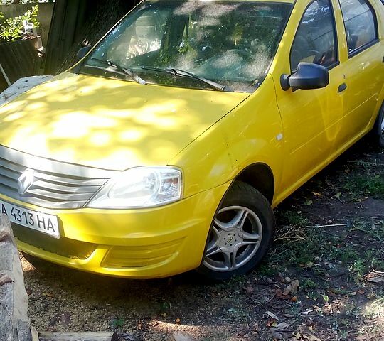 Желтый Рено Логан, объемом двигателя 1.4 л и пробегом 0 тыс. км за 2800 $, фото 1 на Automoto.ua