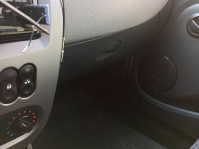 Серый Рено Логан, объемом двигателя 1.6 л и пробегом 113 тыс. км за 6500 $, фото 3 на Automoto.ua