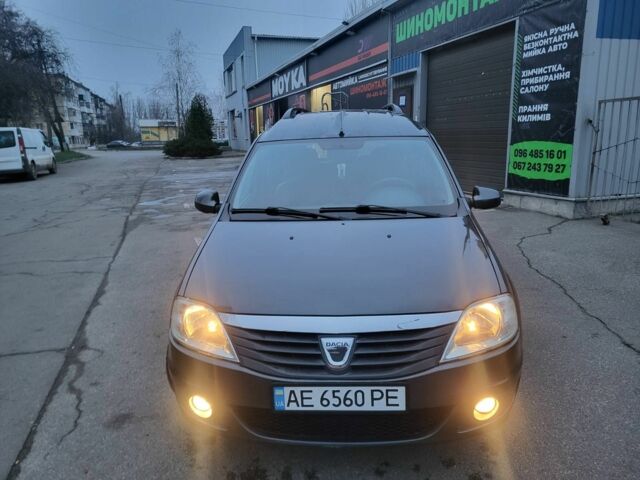 Серый Рено Логан, объемом двигателя 1.6 л и пробегом 189 тыс. км за 5999 $, фото 2 на Automoto.ua