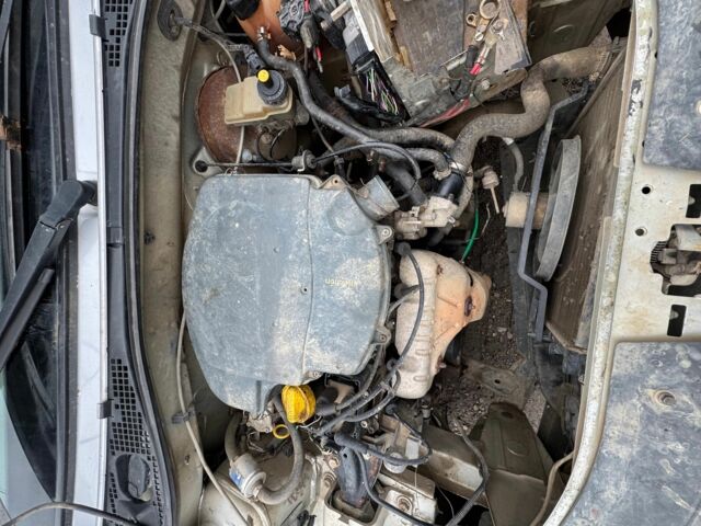 Серый Рено Логан, объемом двигателя 1.8 л и пробегом 80 тыс. км за 650 $, фото 2 на Automoto.ua