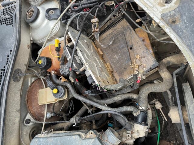 Серый Рено Логан, объемом двигателя 1.8 л и пробегом 80 тыс. км за 650 $, фото 1 на Automoto.ua