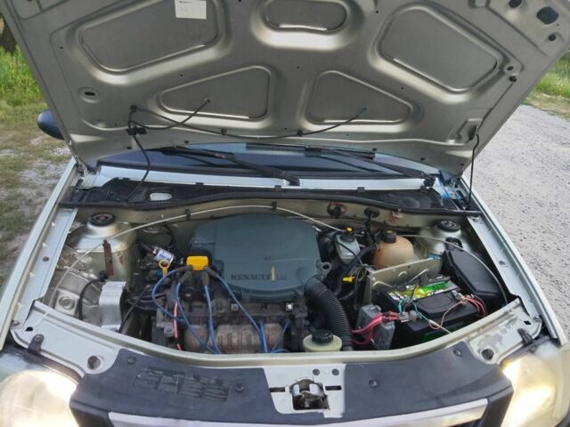 Серый Рено Логан, объемом двигателя 1.4 л и пробегом 279 тыс. км за 2400 $, фото 8 на Automoto.ua