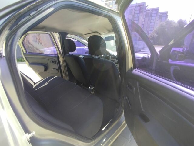 Серый Рено Логан, объемом двигателя 1.4 л и пробегом 143 тыс. км за 4200 $, фото 3 на Automoto.ua