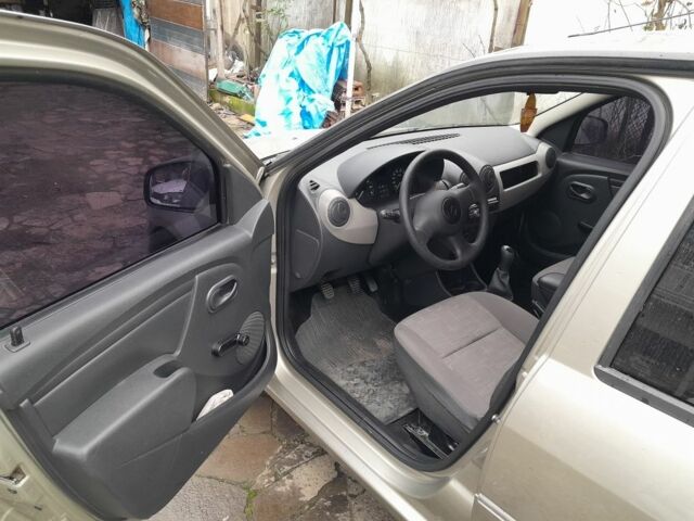 Серый Рено Логан, объемом двигателя 1.4 л и пробегом 169 тыс. км за 3083 $, фото 3 на Automoto.ua