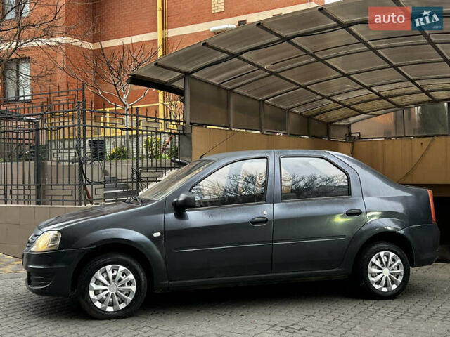 Серый Рено Логан, объемом двигателя 1.39 л и пробегом 220 тыс. км за 1500 $, фото 1 на Automoto.ua