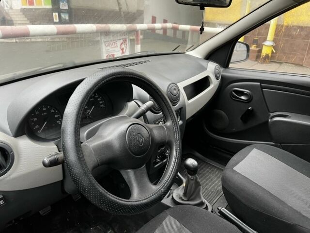 Серый Рено Логан, объемом двигателя 1.4 л и пробегом 200 тыс. км за 1699 $, фото 4 на Automoto.ua