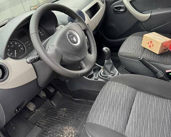 Сірий Рено Логан, об'ємом двигуна 1.39 л та пробігом 172 тис. км за 3350 $, фото 2 на Automoto.ua