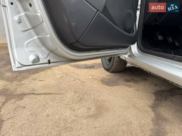 Сірий Рено Логан, об'ємом двигуна 1.39 л та пробігом 172 тис. км за 3350 $, фото 11 на Automoto.ua