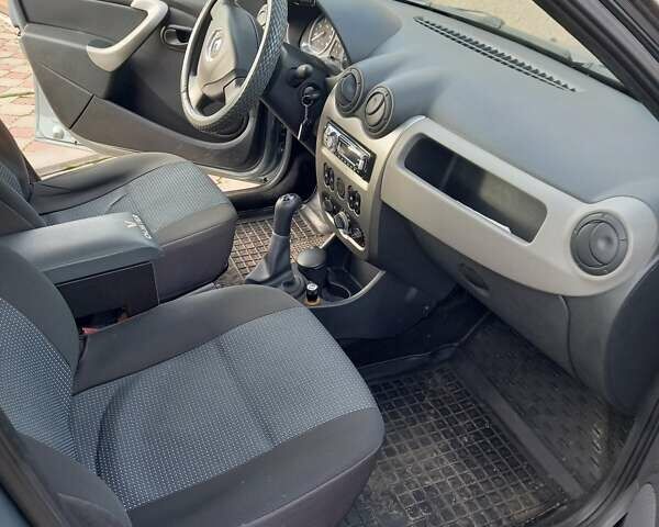 Серый Рено Логан, объемом двигателя 1.39 л и пробегом 100 тыс. км за 4700 $, фото 4 на Automoto.ua