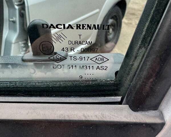 Сірий Рено Логан, об'ємом двигуна 1.39 л та пробігом 172 тис. км за 3350 $, фото 18 на Automoto.ua