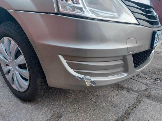 Серый Рено Логан, объемом двигателя 1.4 л и пробегом 110 тыс. км за 3800 $, фото 5 на Automoto.ua