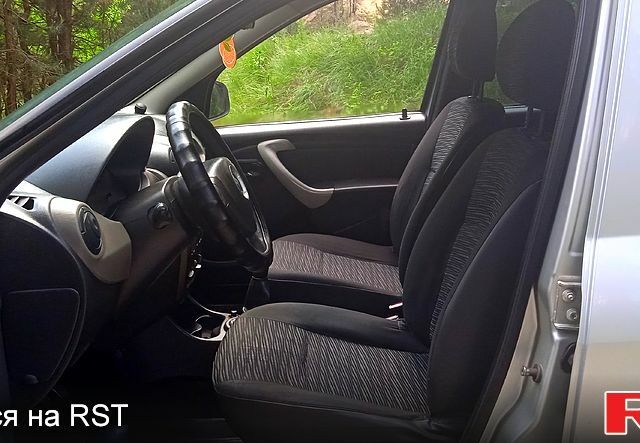 Серый Рено Логан, объемом двигателя 1.4 л и пробегом 350 тыс. км за 3580 $, фото 4 на Automoto.ua