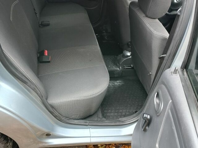 Рено Логан 2010 в Прилуках на Automoto.ua Серый Рено Логан, объемом двигателя 0 л и пробегом 195 тыс. км за 4400 $, фото 6 на Automoto.ua