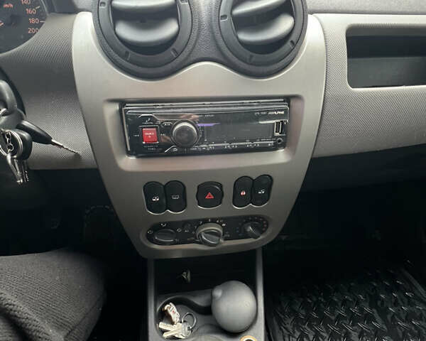 Серый Рено Логан, объемом двигателя 1.46 л и пробегом 242 тыс. км за 4600 $, фото 11 на Automoto.ua