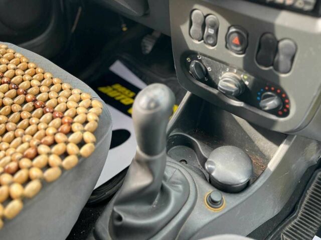 Серый Рено Логан, объемом двигателя 1.4 л и пробегом 218 тыс. км за 2900 $, фото 14 на Automoto.ua