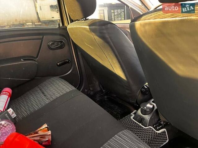 Серый Рено Логан, объемом двигателя 1.39 л и пробегом 296 тыс. км за 3500 $, фото 11 на Automoto.ua