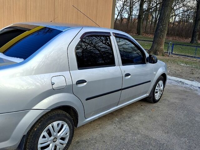 Серый Рено Логан, объемом двигателя 1.6 л и пробегом 18900 тыс. км за 4000 $, фото 5 на Automoto.ua