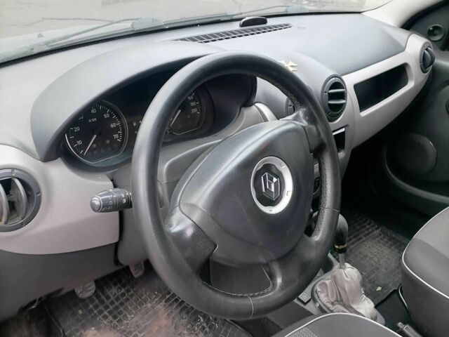 Серый Рено Логан, объемом двигателя 1.4 л и пробегом 250 тыс. км за 3200 $, фото 6 на Automoto.ua