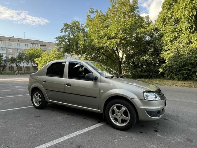 Серый Рено Логан, объемом двигателя 1.6 л и пробегом 182 тыс. км за 5550 $, фото 1 на Automoto.ua