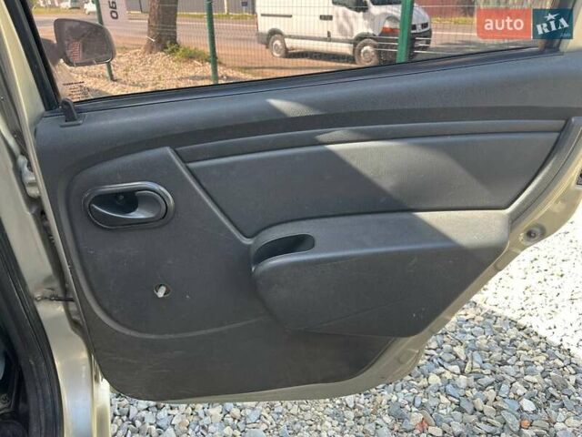 Серый Рено Логан, объемом двигателя 1.39 л и пробегом 218 тыс. км за 2900 $, фото 18 на Automoto.ua