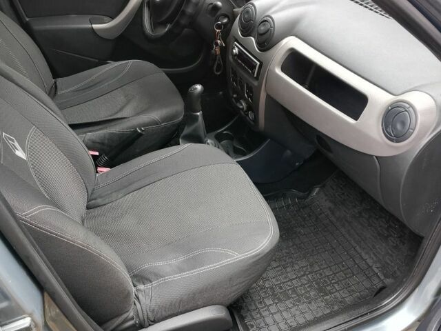 Рено Логан 2010 в Прилуках на Automoto.ua Серый Рено Логан, объемом двигателя 0 л и пробегом 195 тыс. км за 4400 $, фото 5 на Automoto.ua