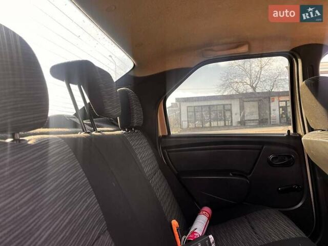 Серый Рено Логан, объемом двигателя 1.39 л и пробегом 296 тыс. км за 3500 $, фото 13 на Automoto.ua