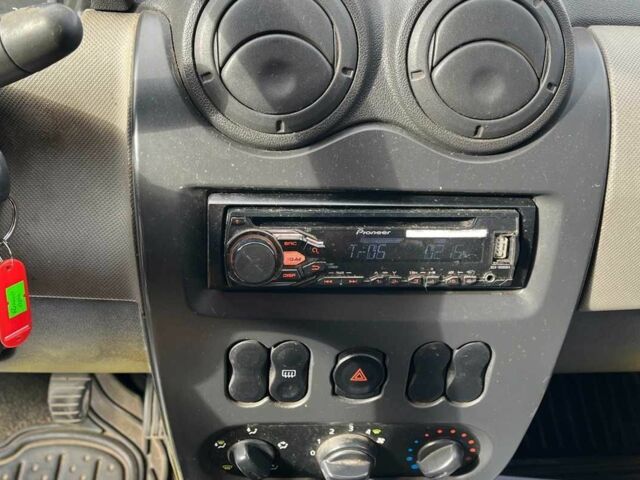 Серый Рено Логан, объемом двигателя 1.4 л и пробегом 218 тыс. км за 2900 $, фото 12 на Automoto.ua