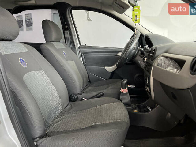 Серый Рено Логан, объемом двигателя 1.39 л и пробегом 157 тыс. км за 4700 $, фото 8 на Automoto.ua