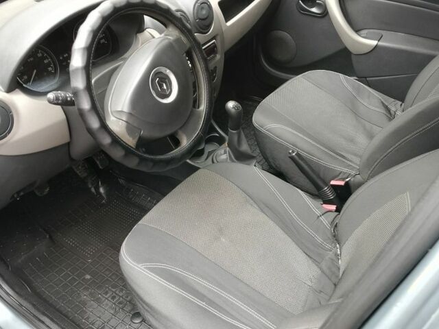 Рено Логан 2010 в Прилуках на Automoto.ua Серый Рено Логан, объемом двигателя 0 л и пробегом 195 тыс. км за 4400 $, фото 4 на Automoto.ua