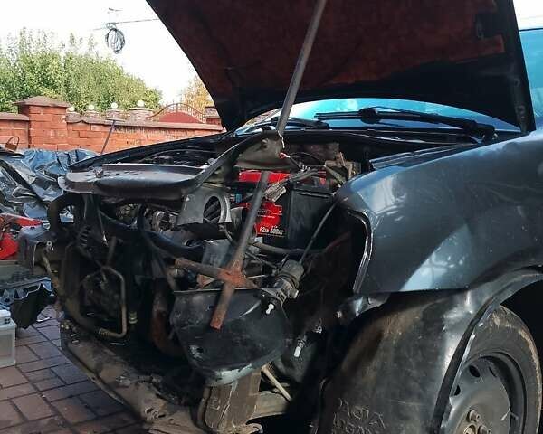 Рено Логан 2010 у Умани на Automoto.ua Сірий Рено Логан, об'ємом двигуна 1.39 л та пробігом 399 тис. км за 2000 $, фото 18 на Automoto.ua