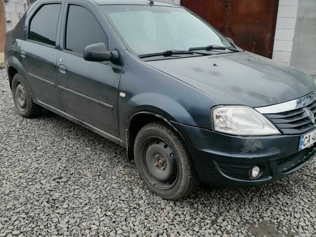 Серый Рено Логан, объемом двигателя 1.4 л и пробегом 250 тыс. км за 3200 $, фото 1 на Automoto.ua