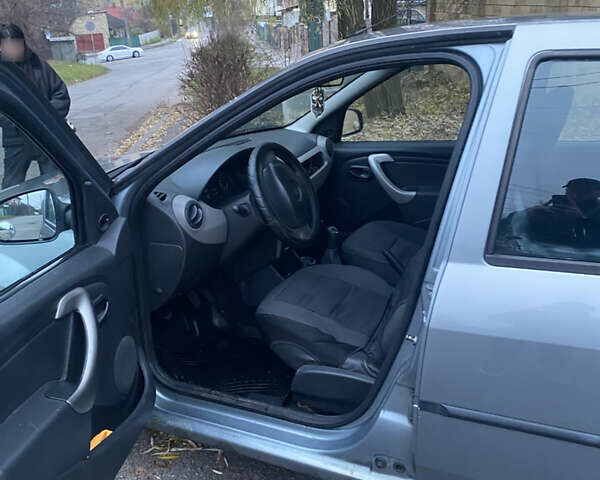 Сірий Рено Логан, об'ємом двигуна 1.4 л та пробігом 515 тис. км за 2900 $, фото 1 на Automoto.ua