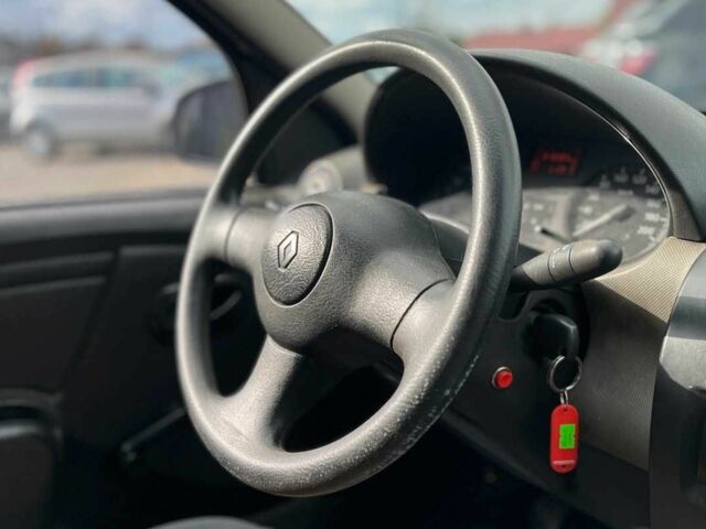 Серый Рено Логан, объемом двигателя 1.4 л и пробегом 218 тыс. км за 2900 $, фото 16 на Automoto.ua