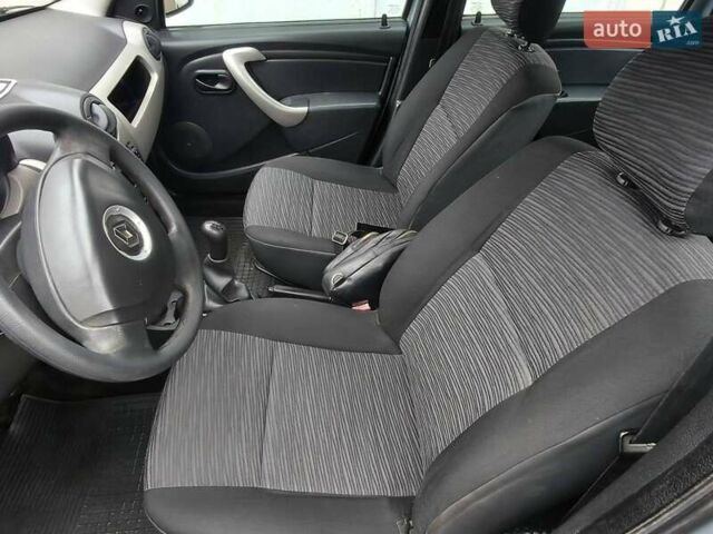 Серый Рено Логан, объемом двигателя 1.39 л и пробегом 88 тыс. км за 3300 $, фото 5 на Automoto.ua