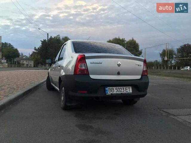 Сірий Рено Логан, об'ємом двигуна 1.39 л та пробігом 276 тис. км за 3541 $, фото 3 на Automoto.ua