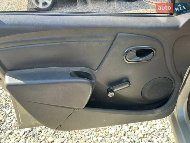 Серый Рено Логан, объемом двигателя 1.39 л и пробегом 218 тыс. км за 2900 $, фото 7 на Automoto.ua