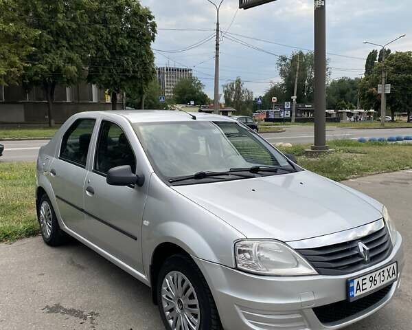 Серый Рено Логан, объемом двигателя 1.39 л и пробегом 223 тыс. км за 4650 $, фото 2 на Automoto.ua