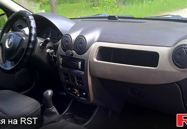 Серый Рено Логан, объемом двигателя 1.4 л и пробегом 350 тыс. км за 3580 $, фото 5 на Automoto.ua