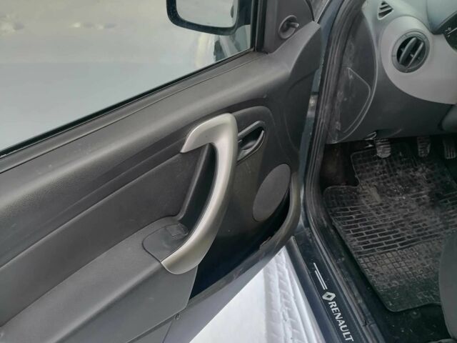 Серый Рено Логан, объемом двигателя 1.4 л и пробегом 200 тыс. км за 3500 $, фото 7 на Automoto.ua