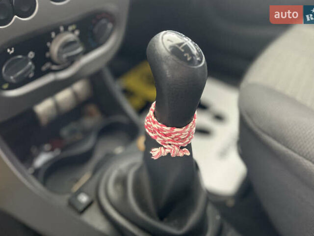 Серый Рено Логан, объемом двигателя 1.39 л и пробегом 157 тыс. км за 4700 $, фото 14 на Automoto.ua