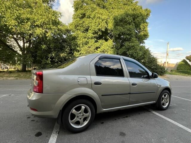 Серый Рено Логан, объемом двигателя 1.6 л и пробегом 182 тыс. км за 5550 $, фото 2 на Automoto.ua