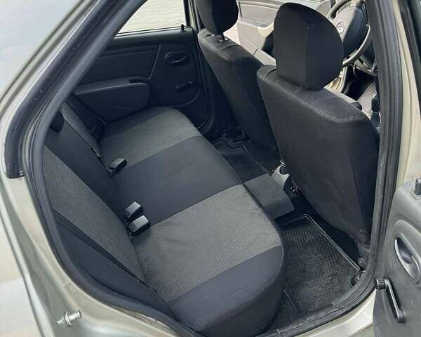 Сірий Рено Логан, об'ємом двигуна 1.6 л та пробігом 137 тис. км за 5300 $, фото 17 на Automoto.ua