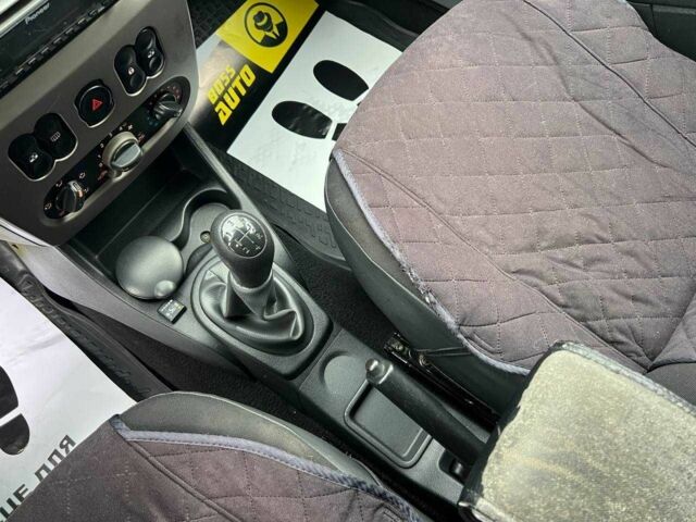 Серый Рено Логан, объемом двигателя 1.4 л и пробегом 196 тыс. км за 4500 $, фото 11 на Automoto.ua