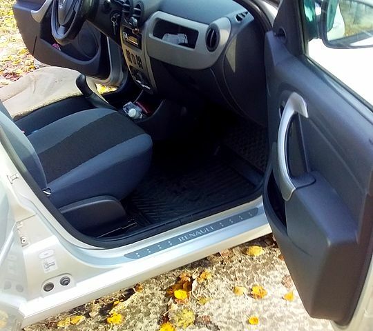 Серый Рено Логан, объемом двигателя 1.6 л и пробегом 36 тыс. км за 6700 $, фото 6 на Automoto.ua