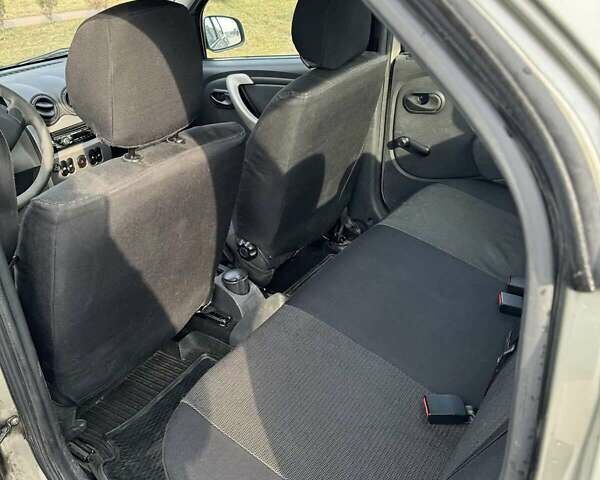 Сірий Рено Логан, об'ємом двигуна 1.6 л та пробігом 137 тис. км за 5300 $, фото 4 на Automoto.ua