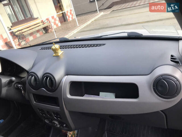 Серый Рено Логан, объемом двигателя 1.6 л и пробегом 108 тыс. км за 6700 $, фото 19 на Automoto.ua