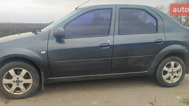 Серый Рено Логан, объемом двигателя 1.39 л и пробегом 250 тыс. км за 3200 $, фото 4 на Automoto.ua