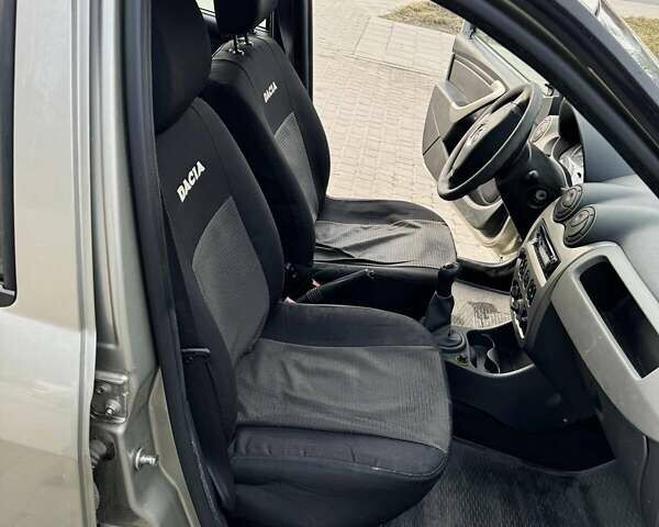 Сірий Рено Логан, об'ємом двигуна 1.6 л та пробігом 137 тис. км за 5300 $, фото 14 на Automoto.ua